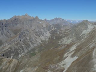 vallone del Maurin , Aiguille de Chambeyron  e oltre dalla cima