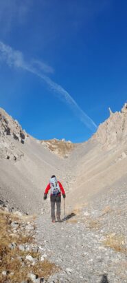verso il colle d'Enchiausa lassu' al fondo..