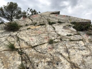 placca sul sentiero di rientro con mitragliata di spit