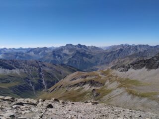 Meravigliosa visuale sul vallone di Soustra e su altre cime della Val Varaita