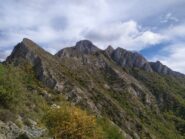 Il Toraggio visto dall'Alta Via dei Monti Liguri durante l'avvicinamento