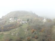 dalla nebbia spunta Moriglione sul versante opposto
