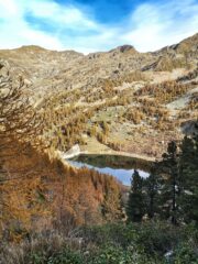 Lago di Vargno visto dal sentiero attrezzato