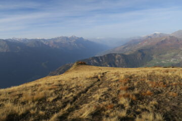 uno sguardo verso valle dal sentiero per lo Zerbion
