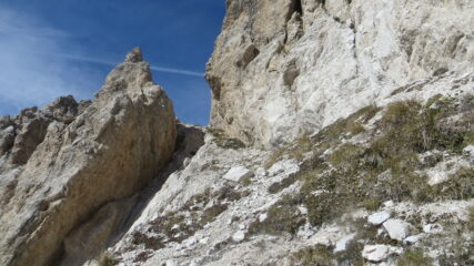 attacco appena dietro il forcellino