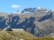 Ricovero Ten. Cucco (dietro Becca di Tos)