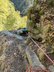 Uscita dallo strapiombo del nono tiro con cordone