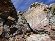 La seconda targa incontrata,alla sua sx chiodo cerchiato di rosso.