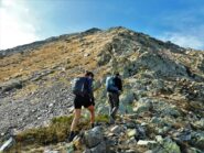 La dorsale che dalla Selletta dei Camosci conduce in cima alla Serriera di Pignal.