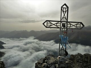 In cima.