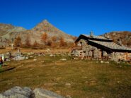 La Torretta, al centro, dal Ristoro del Lago Muffé.