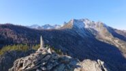 La vetta, in lontananza il Monte Avic