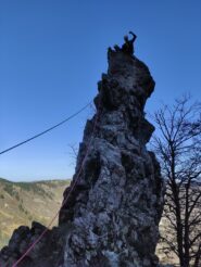 Sperone della Sorpresa: l'aereo spuntone dove si arriva col quarto tiro. Il lato che si vede è quello da fare in discesa.