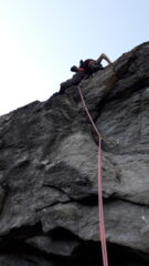 in uscita dall'ostico muro strapiombante finale..