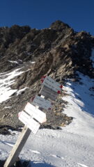 dal passo della Longia alle spalle la cresta sud di discesa dalla Cima Roudel..