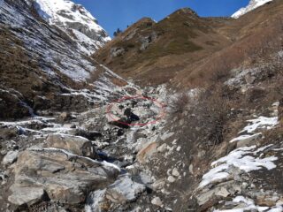 Il punto dell’attraversamento del torrente Chambave, dove il ponte non c’è più.