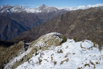 Quota 2223. Sullo sfondo la Becca di Vlou