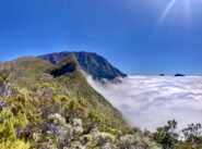 Il Piton des Neiges ed il mare di nuvole sull'oceano indiano