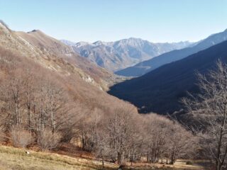 scendendo ancora uno sguardo al vallone