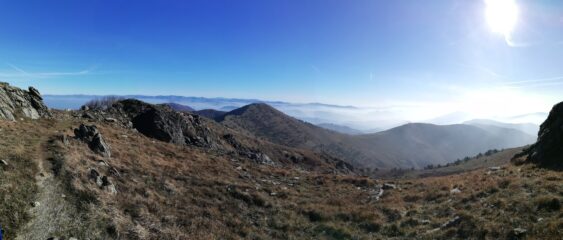 panorama verso M. Taccone e il mare, scendendo dal M. delle Figne