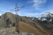 la croce della Becca d'Aran con vista su Roisetta e Tournalin