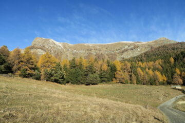 Becca d'Aver (a destra) e Cima Longhede da Champlong