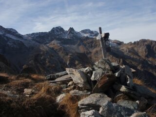 la piccola croce sulla cima