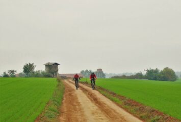Dopo la pioggia, in partenza da Sanfrè.