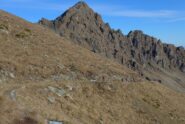 Scendendo sotto la Rocca Moross