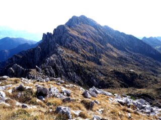 Il M.te Alben visto dalla Cima della Croce.