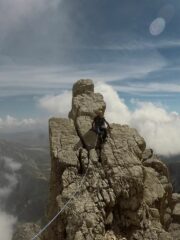 la strana cima piatta fessurata