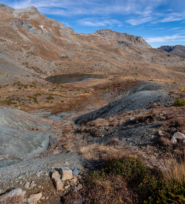 Il lago Raty dai pressi del Bec Raty