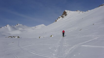 Risalendo i pendii superiori
