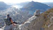 Pulpito panoramico su Lecco durante la salita sul sentiero GER.