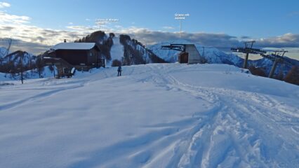 Sul tratto di piste dismesse che conduce al Cimone di Margno.