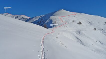 La traccia di salita sulla cresta finale.