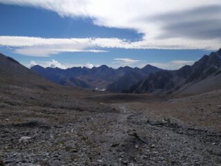 Sguardo all'indietro salendo verso il Colle di Malacosta