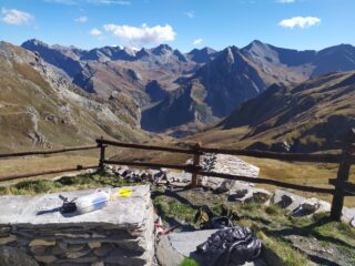 Panorama su Pelvo d'Elva, Marchisa e Faraut dalle Grange Sablus, situate a margine del Vallone Baiso del Colle