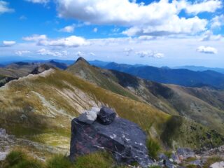 Panorama dalla cima verso l'aguzzo Pizzo d'Ormea