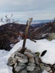 la scarna croce sulla cima NE