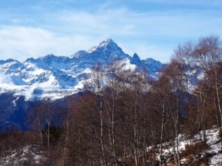 Monviso e satelliti dalla cima.