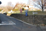 La partenza dal centro di Pollone, sulla Via DeAgostini