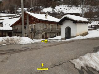 Alla partenza (non segnalata) del sentiero 5A a Chateau