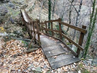 Ponte su Affluente