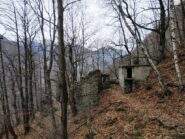 Ruderi lungo la mulattiera per Pontboset.