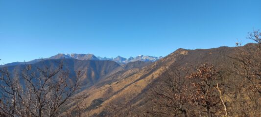 Quasi in cima, si affacciano le cime delle valli di Lanzo