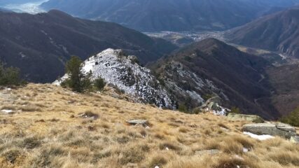 Rocca Nalais imbiancata con tutta la cresta seguita