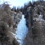 La cascata frontalmente