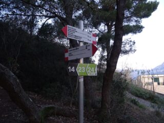 Finita la scalinata iniziano le paline indicatrici
