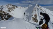 Cabio in assetto alpinistico ,scendendo la croce di quota 2560mt.  Belllissima la vista sul dirimpettaio Frerone.